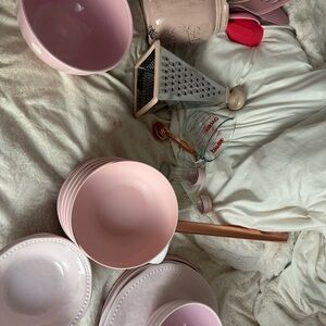 Bundle of pink kitchen wear
